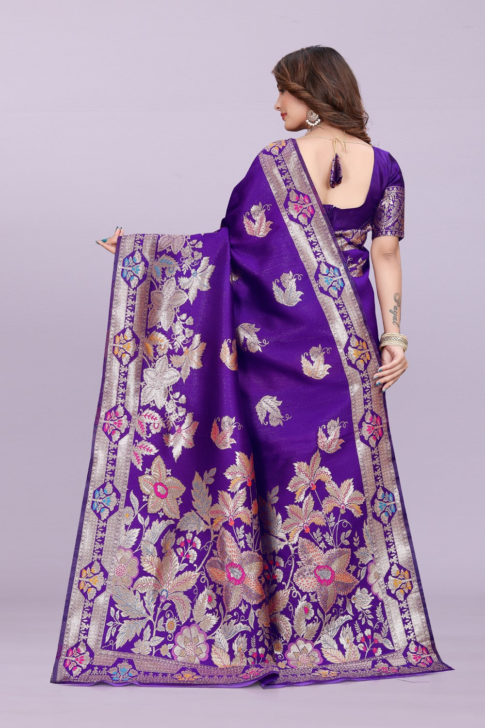 Banarasi Silk Saree with Rich Zari Pallu & Designer Border – Bridal & Wedding Wear