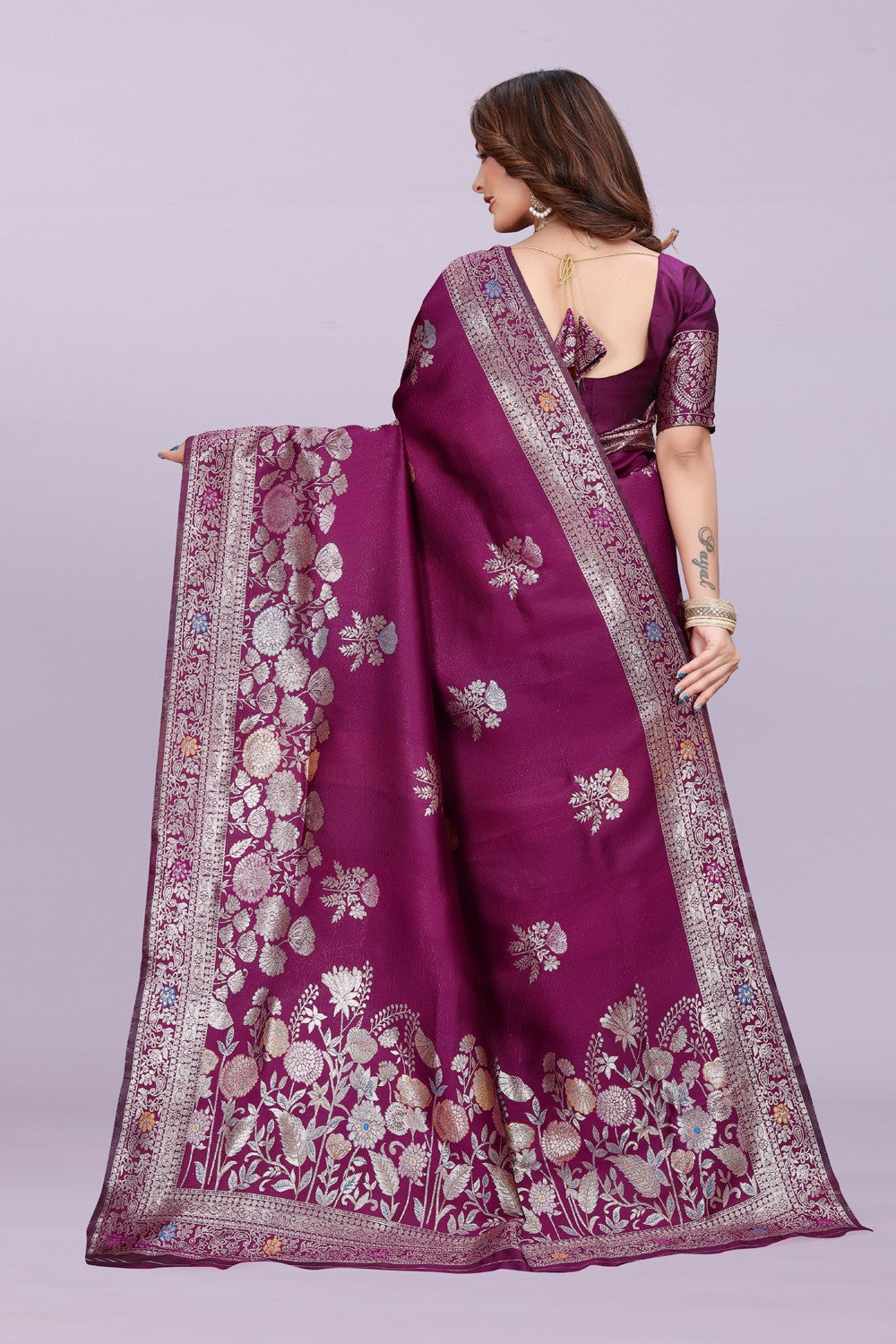 Designer Silk Saree with Floral Motif & Zari Detailing – Party & Festive Wear