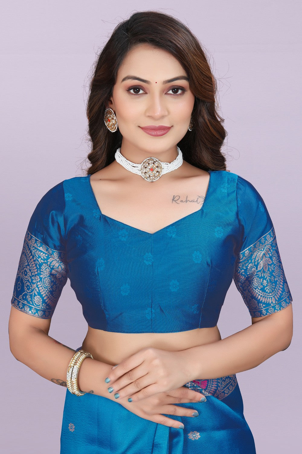 Designer Silk Saree with Floral Motif & Zari Detailing – Party & Festive Wear