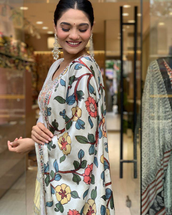 Off White Floral Salwar Kameez Set with Dupatta – Wedding Guest Outfit for Women