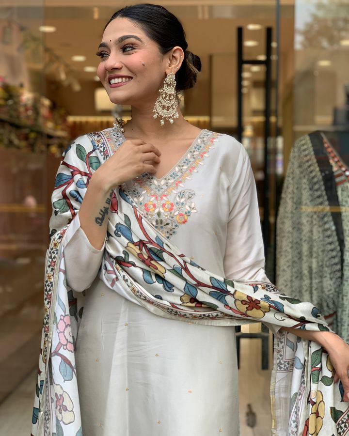 Off White Floral Salwar Kameez Set with Dupatta – Wedding Guest Outfit for Women