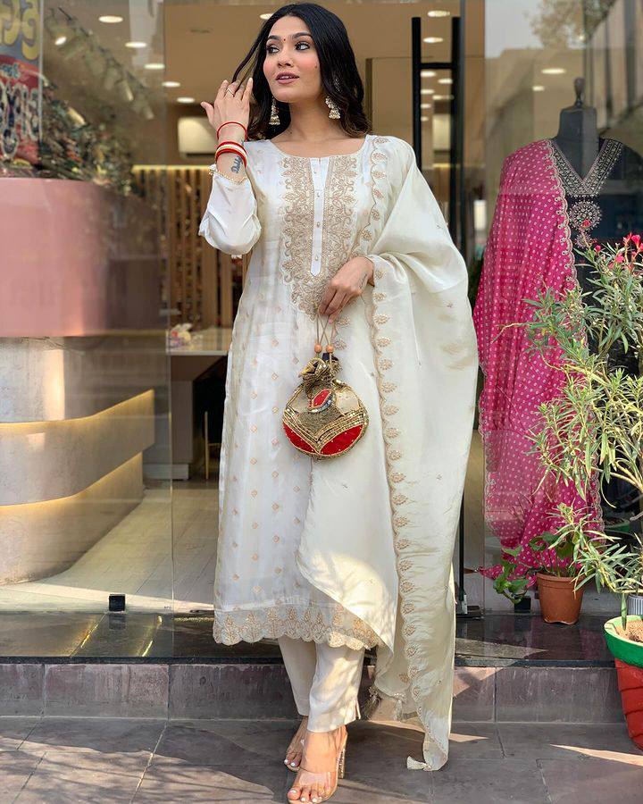 Off White Embroidered Kurta Set – Punjabi Style Wedding Guest Outfit